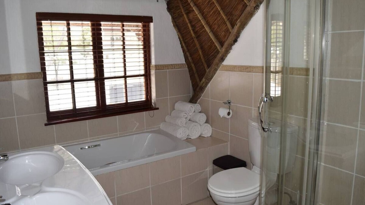 Greater Johannesburg Metropolitan Area Bed & Breakfast | Charming 2-bedroom B&B with WiFi, AC in Fourways, Johannesburg