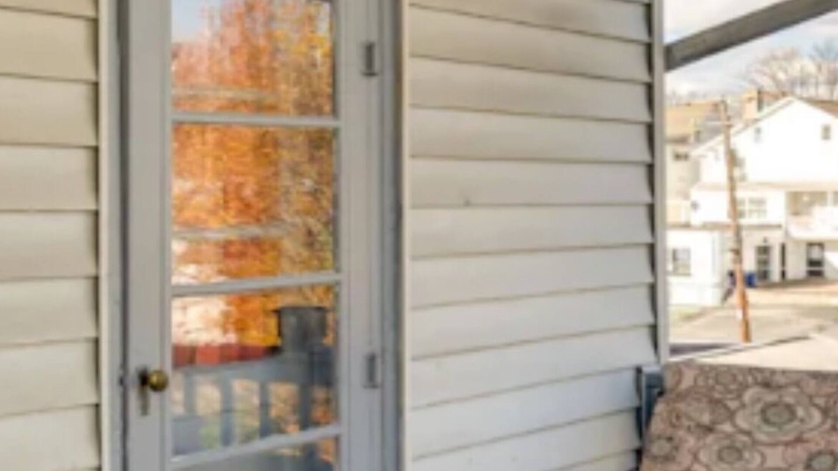 Penbrook House | Charming 2-bedrooms house with AC and 2nd floor WiFi in Harrisburg , backyard,