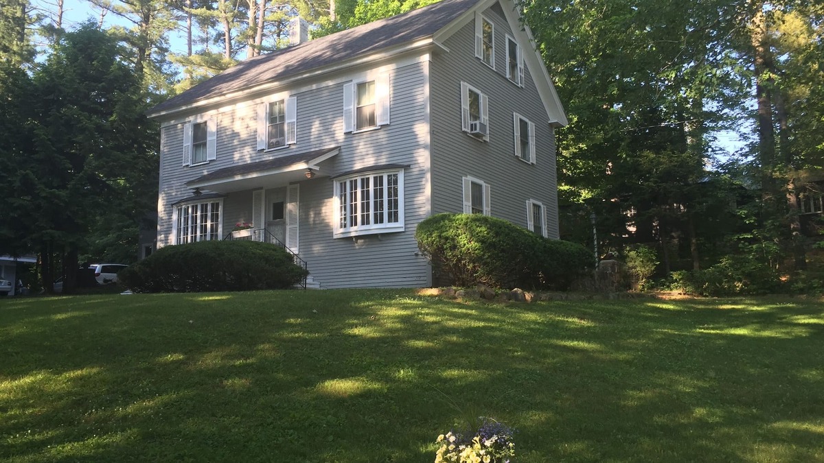 North Conway House | Charming 2 Bedrooom Guest House on 2 acres North Conway Village.