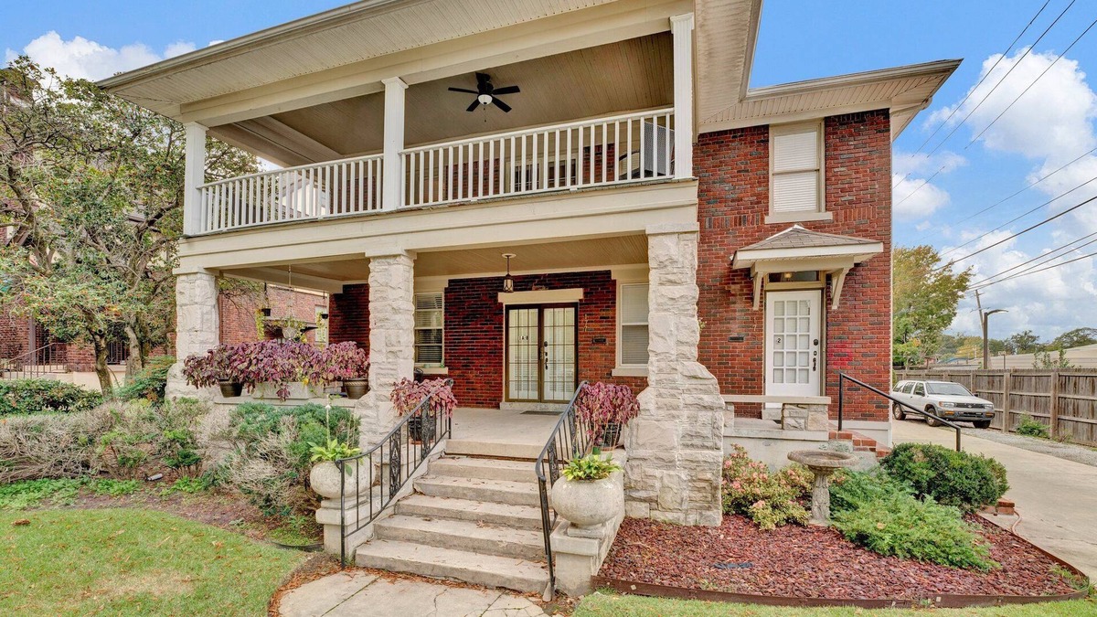 Central Gardens Apartment | Charming 2-BR apt 4 min to hospital, free WiFi, in Memphis Midtown, free parking