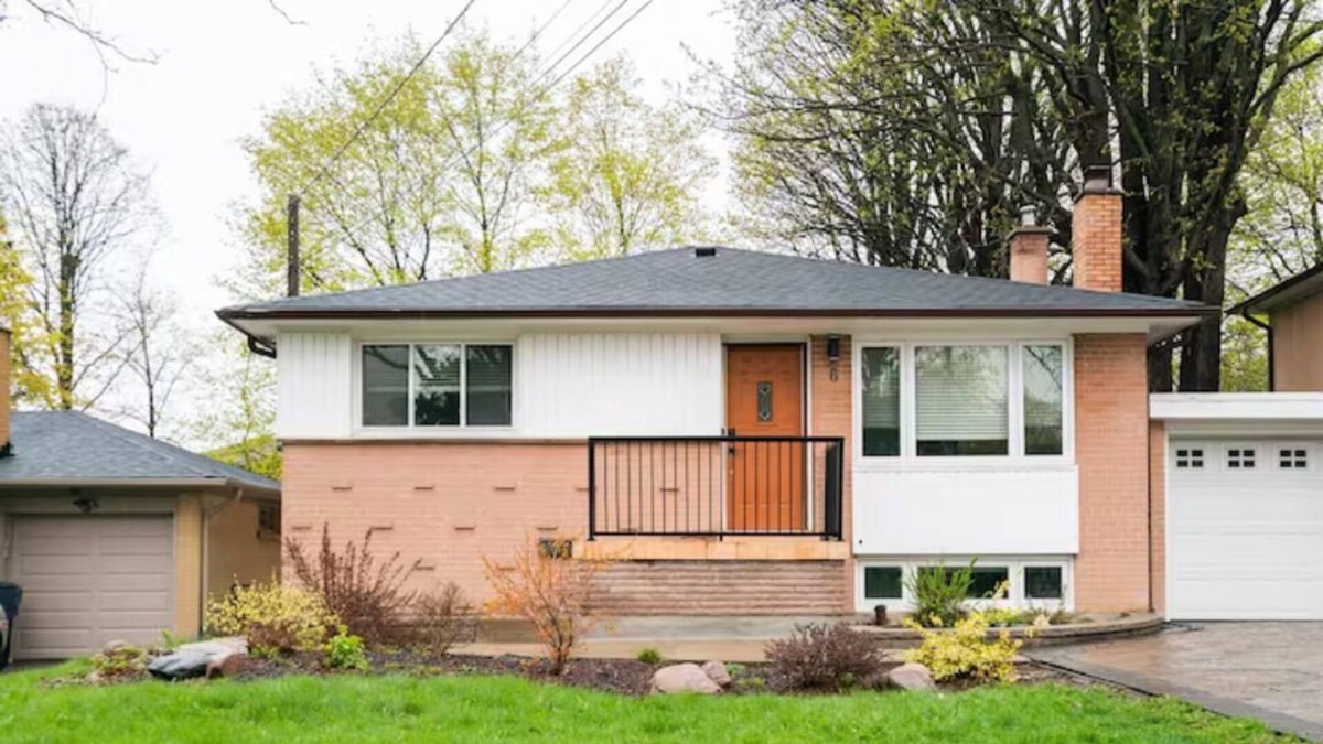 North York House | Charming 2-BR Apt | Private Entry | Self Check-in | Parking | 15min→Downtown