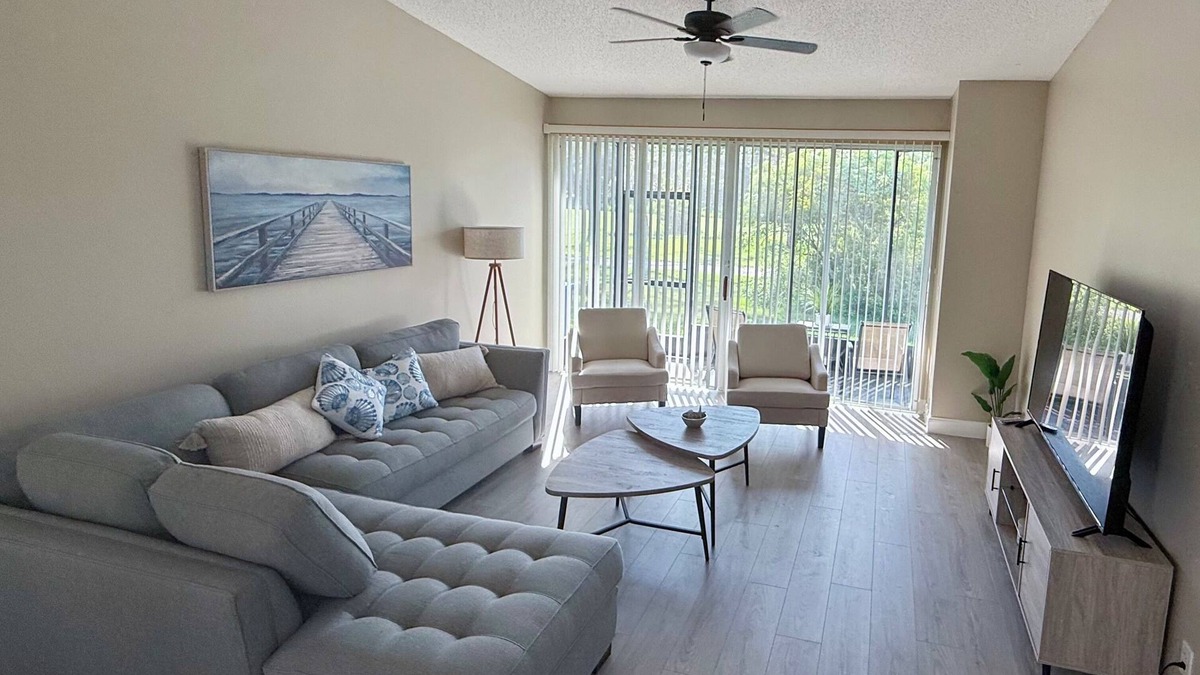 Greater Northdale Condo | Charming 2 BR condo with golf course views in North Tampa! Snowbirds welcome!