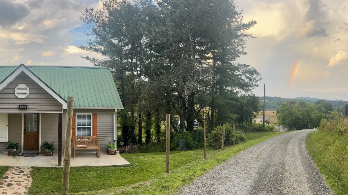 Old Town Cottage | Charming 2-BR cottage in Galax with WiFi, AC. Close to Blue Ridge Parkway