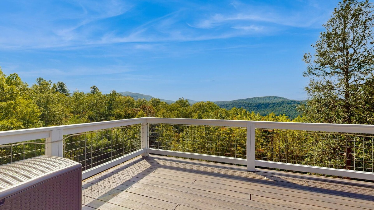 Penrose House | Charming 2 BR home with Stunning Views from outdoor deck