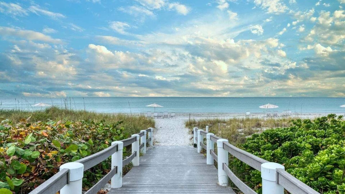 Longboat Key Condo | Charming 2 BR Longboat Key condo with ocean view - Flirty Flamingo