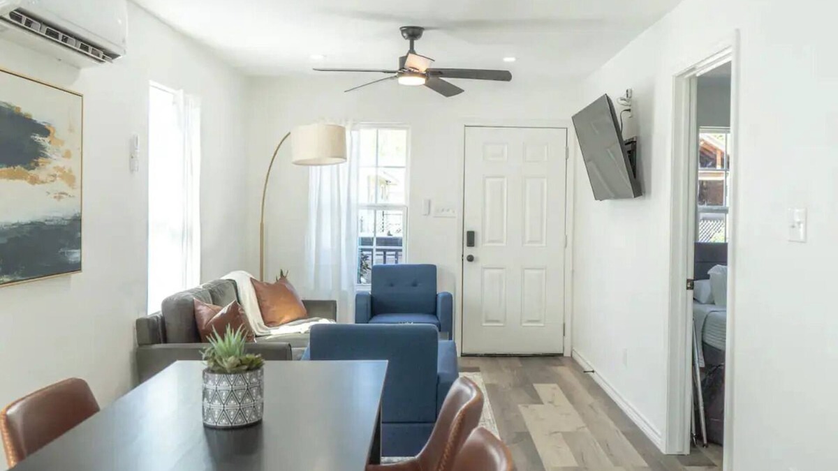 Greater Third Ward House | Charming 2-BR Retreat Near Downtown & Hou Hotspots!
