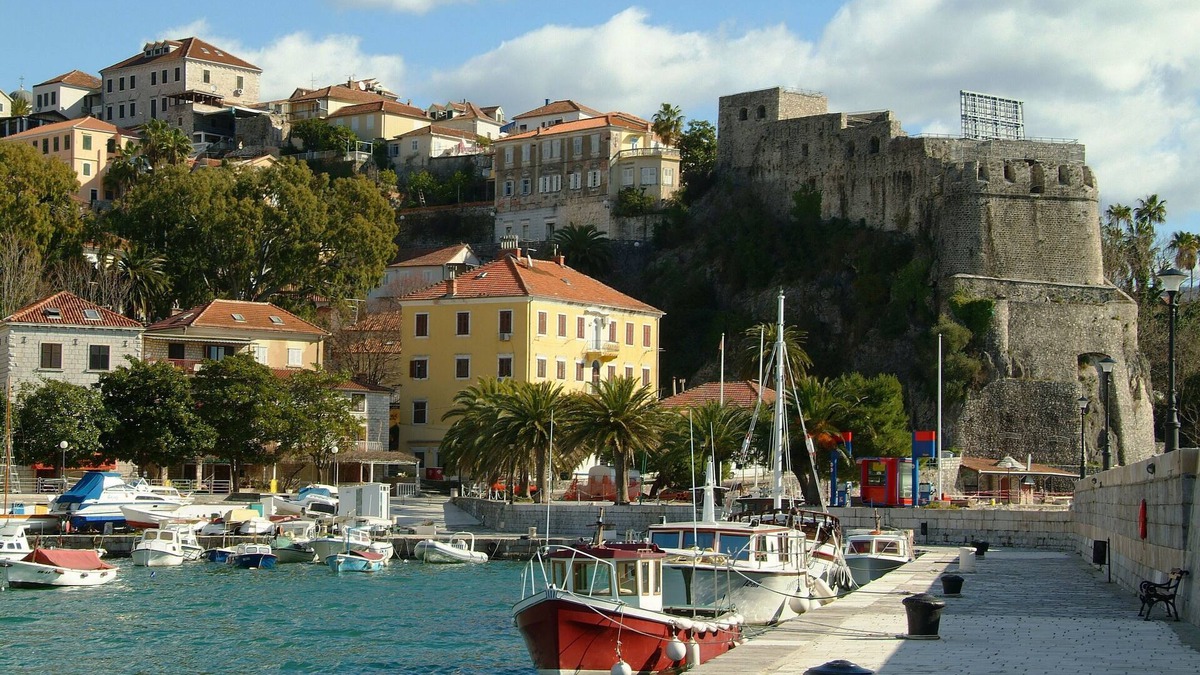 Herceg Novi Apartment | Charming 2 double bedroom apartment in the heart of Herceg Novi, 1 min to beach