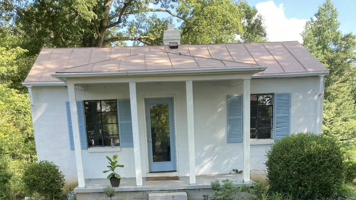 Boyd Tavern House | Charming 2 Floor Cottage on Picturesque Farm