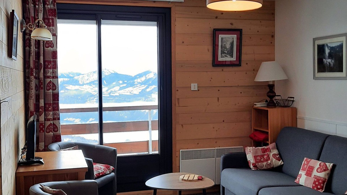 Prapoutel Apartment | Charming 2BR with balcony, ski-in/out, parking, elevator