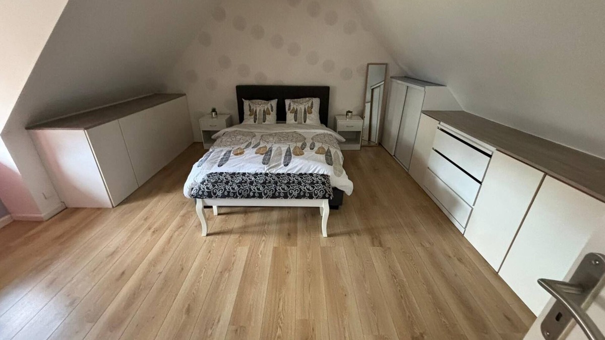 Sotteville-les-Rouen House | Charming 2-bedroom townhome in lovely Sotteville-lès-Rouen with WiFi