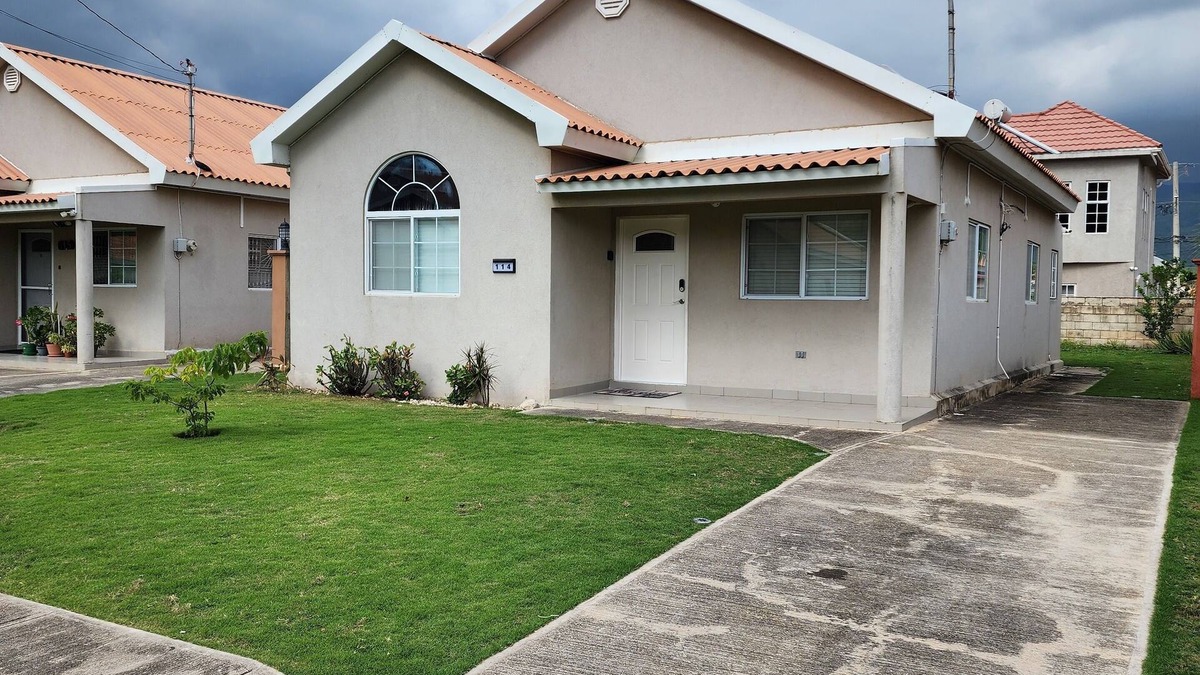Kingston House | Charming 2-bedroom house with AC and WiFi in lovely St. Catherine Parish