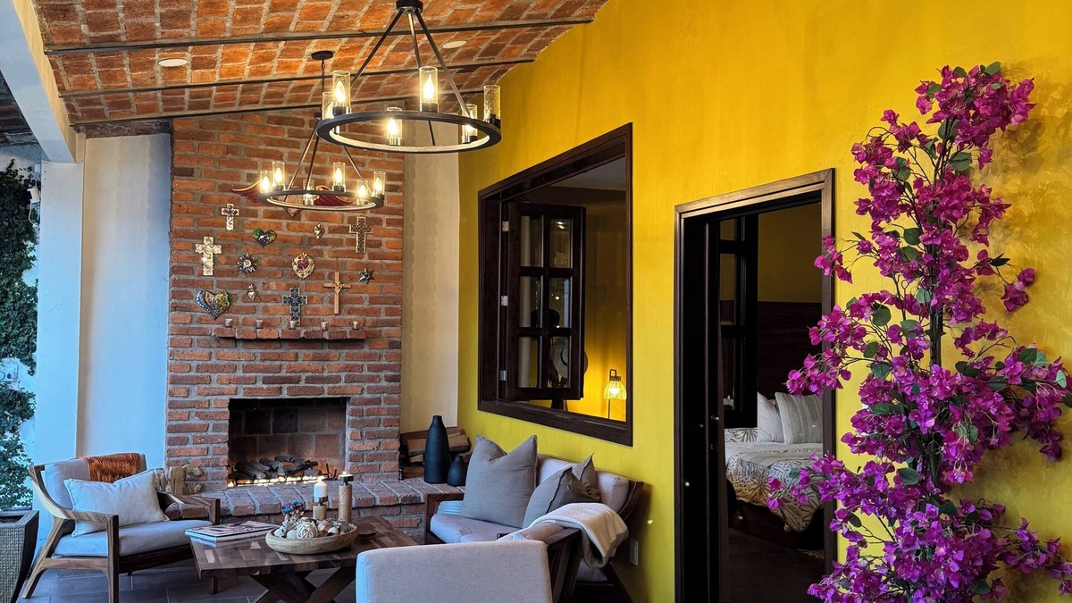 Jiquilpan de Juarez House | Charming 2-bedroom house with AC, WiFi in peaceful Jiquilpan de Juárez
