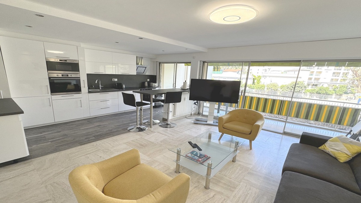 California - Pezou Apartment | Charming 2 rooms 52M2, Spacious Bright and Comfortable, (near Martinez beach)