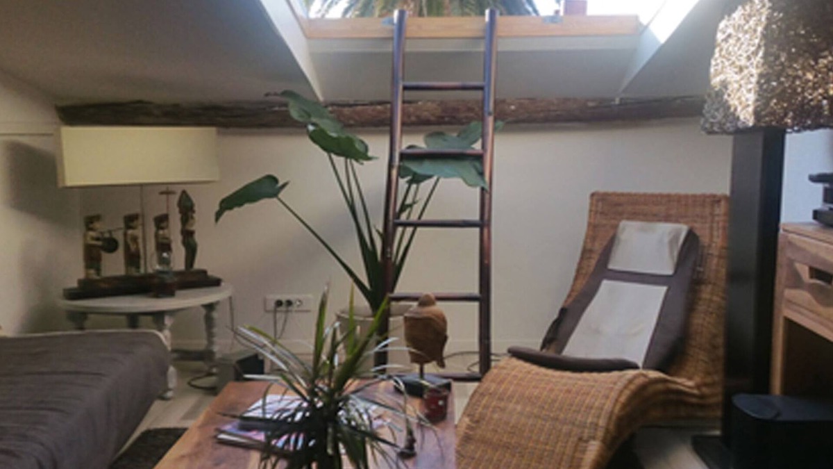 Antibes Old Town Apartment | Charming 2 rooms Coeur du Vieil Antibes - Place Nationale - 300 m from the beach