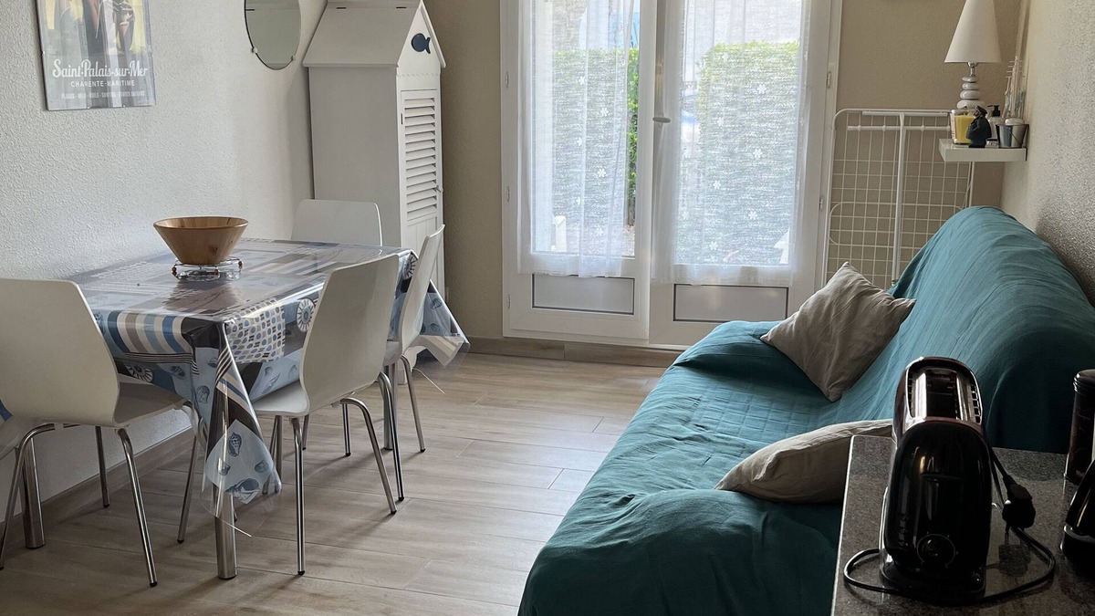 Vaux-sur-Mer Apartment | CHARMING 2 ROOMS IN RDJ A VAUX S/MER - PRIVATE POOL - BEACH OF PONTAILLAC (17