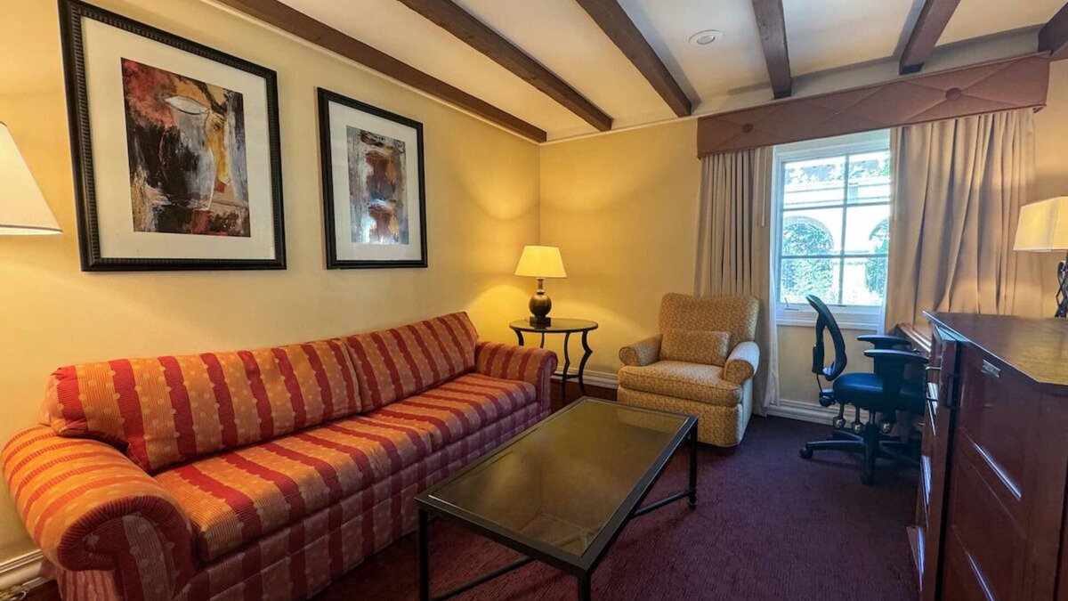 Western Division Hotel | Charming 2-Unit Suites w/Modern Comfort & Steps to Museums & Local Dining