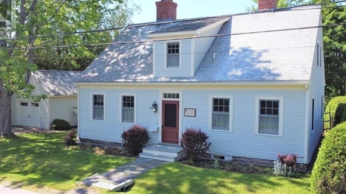 St. Andrews House | Charming 200 year-old Cape Cod in Downtown St. Andrew’s by-the-Sea