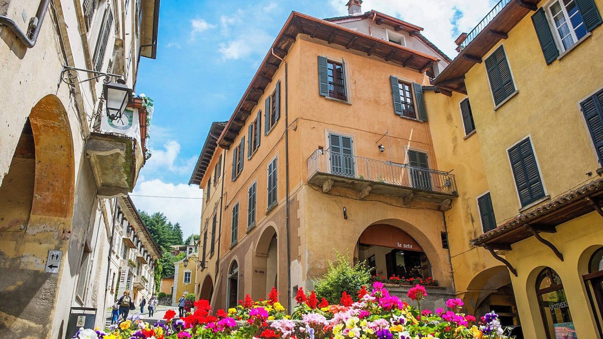 Orta San Giulio Apartment | Charming 2½-room apartment in the heart of the magical old town of Orta San Giulio