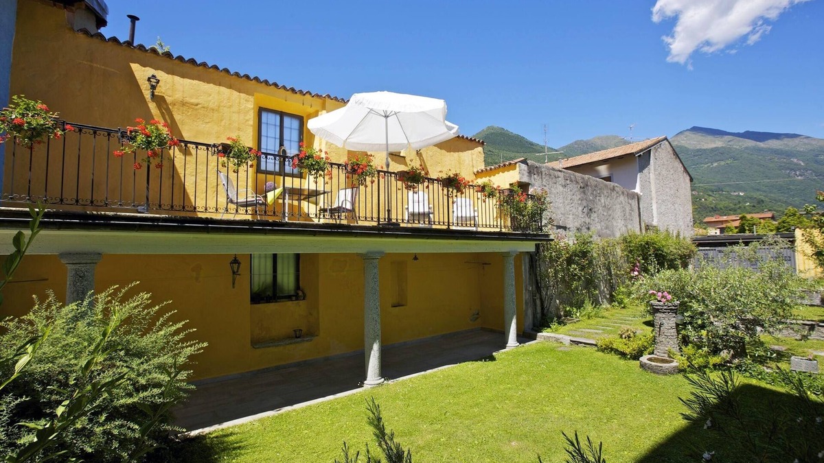 Cannobio House | Charming 2½-room house with an idyllic garden in the old town of Cannobio