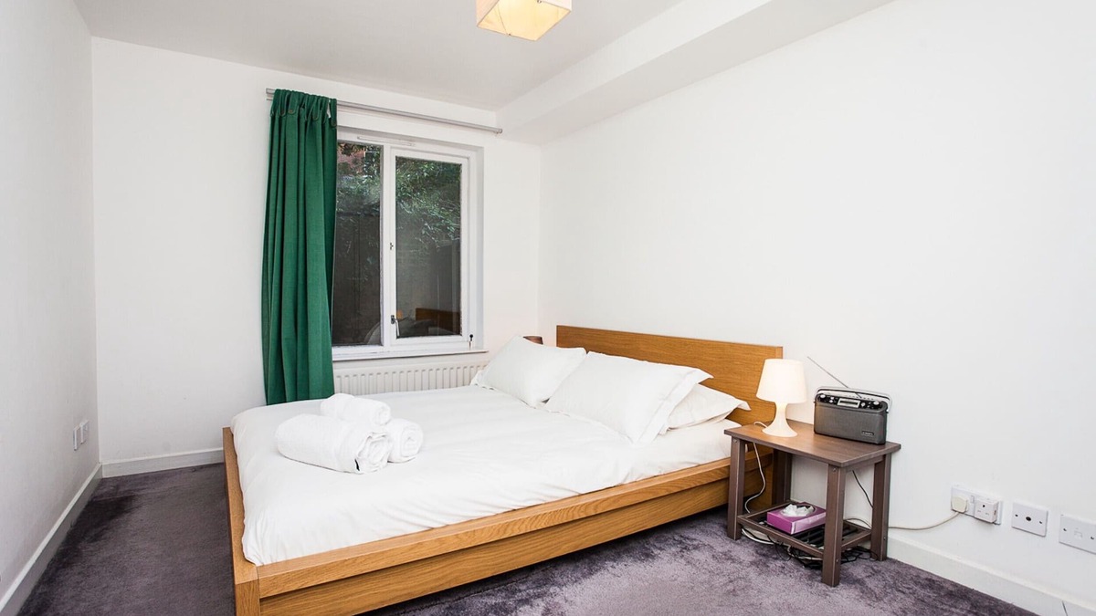 St. George's House | Charming 2BD Retreat with Garden and Parking