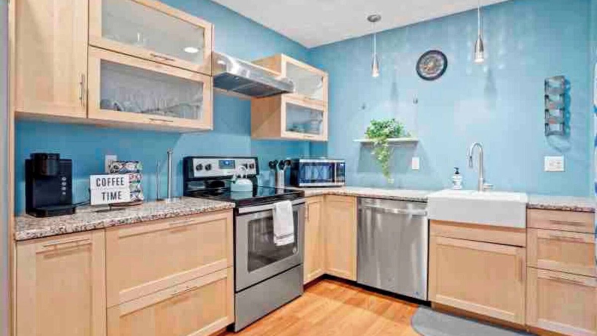 Lambertville House | Charming 2bd row home in Lambertville, a quick walk from city center