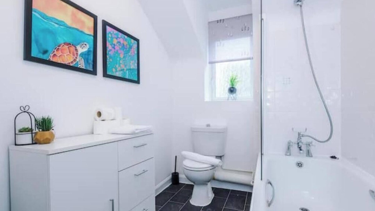 Coventry Apartment | Charming 2Bed Retreat in Historic Coventry