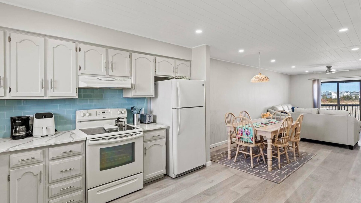 Seaside Heights Apartment | Charming 2bedroom ocean view beach front condo in Seaside Hts w pool, AC, WiFi