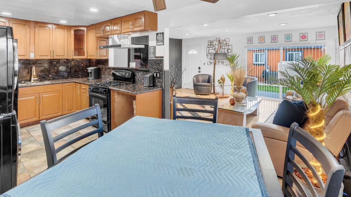 Los Angeles House | Charming 2bedroom 1 bath near Sofi Stadium/Beach/LAXn