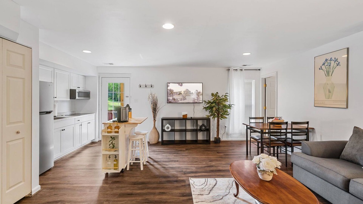 Garrisonville House | Charming 2beds basement with firepit