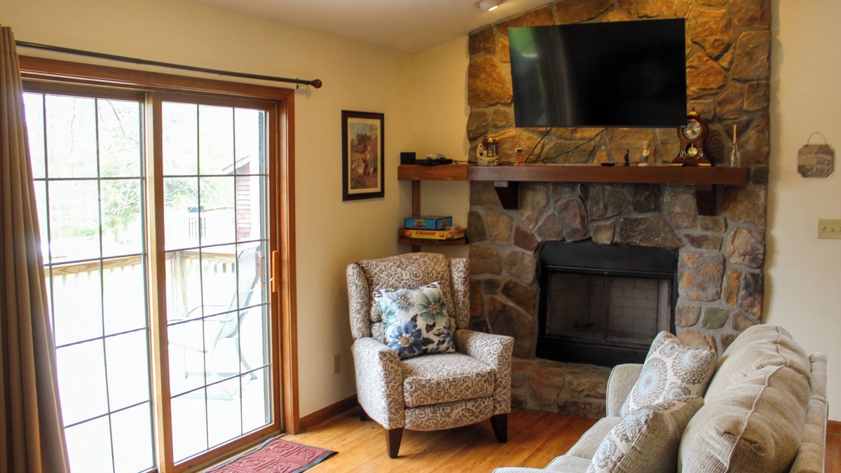Makanda Cabin | Charming 2BR/1B cabin - Winetrail, SIU, Shawnee Forest, Giant City, Cedar Lake