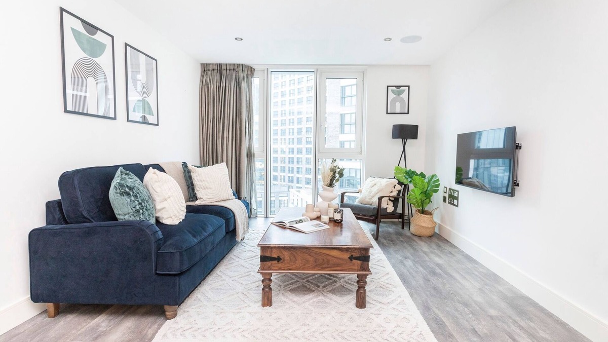 Tower Hill Apartment | Charming 2BR 2BA Near Tower Bridge & Liverpool Str