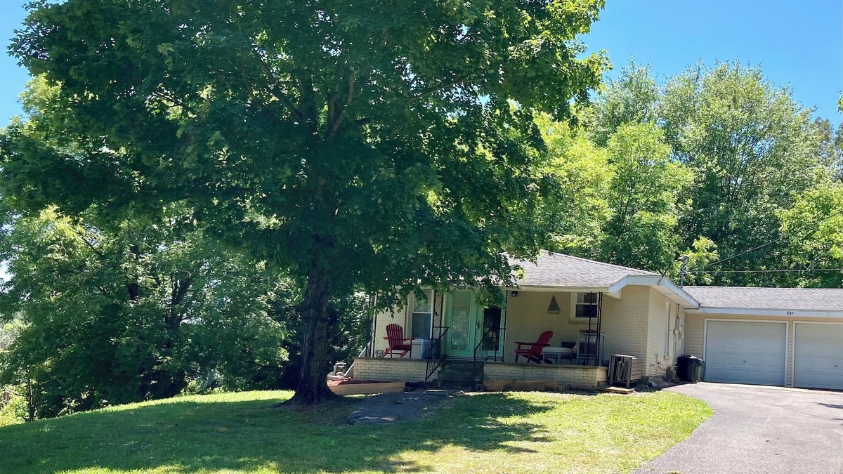 Grand Rivers House | Charming 2BR near Lake Barkley – fully equipped and ready for your stay!
