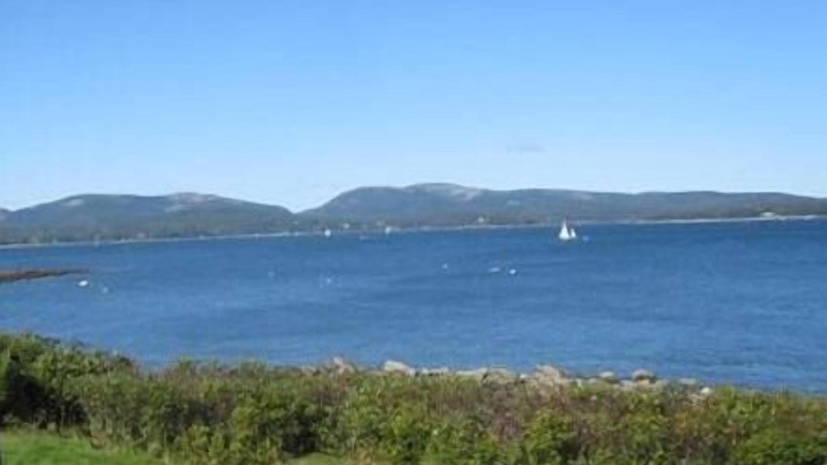 Seawall House | Charming, 2BR Oceanfront cottage with stunning views.