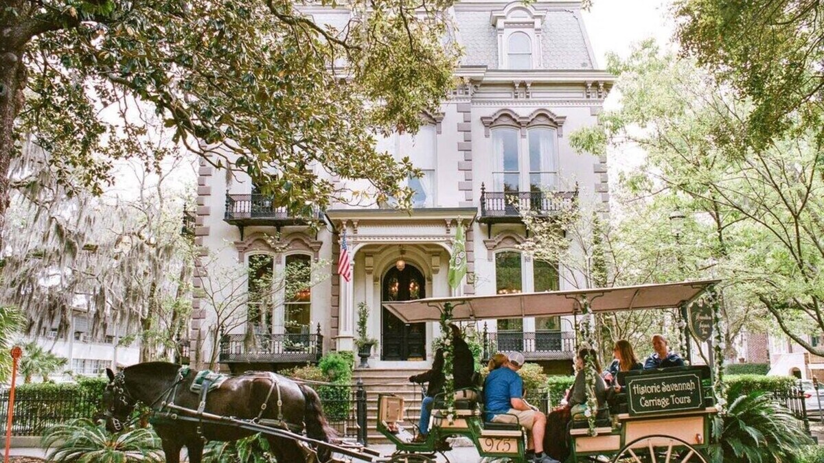 Savannah Victorian District House | Charming 2BR Retreat I Forsyth Park Location I Walk Downtown