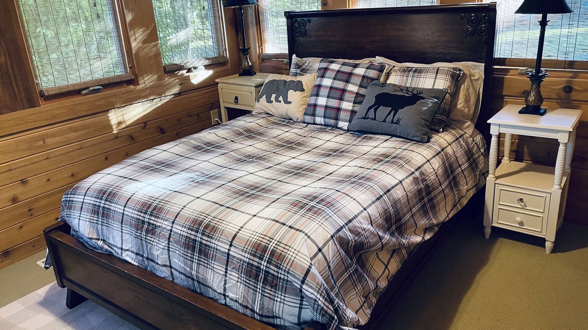 Lake Michigan Beach House | Charming 2BR (Sleeps 4) Coach House w/Lake Michigan Access