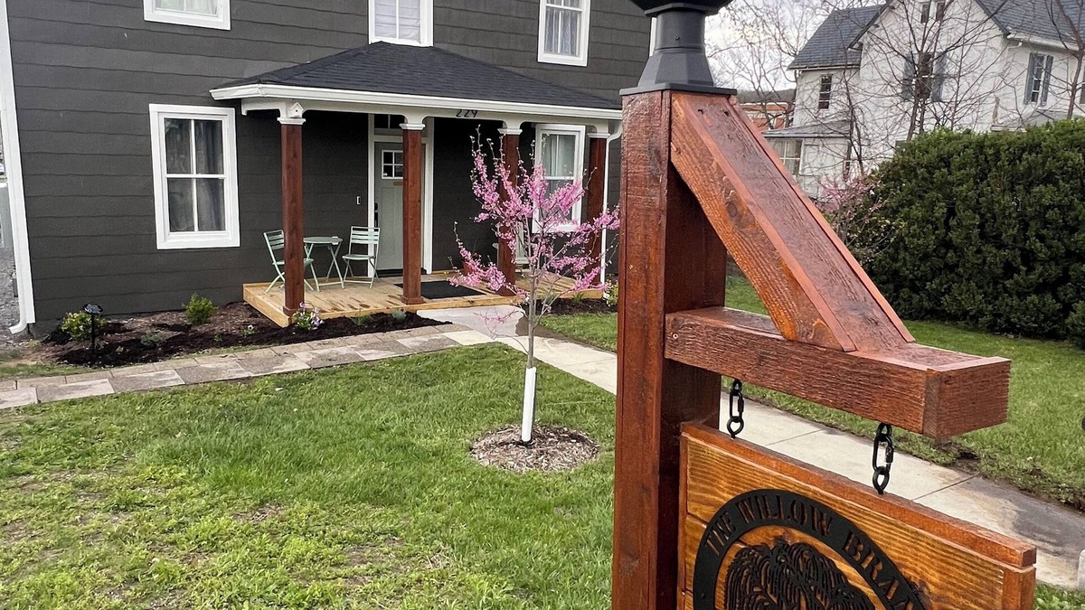 Romney Apartment | Charming 2BR Top-Floor Suite Renovated 1870 Home Porch, Fire Pit, Full Amenities