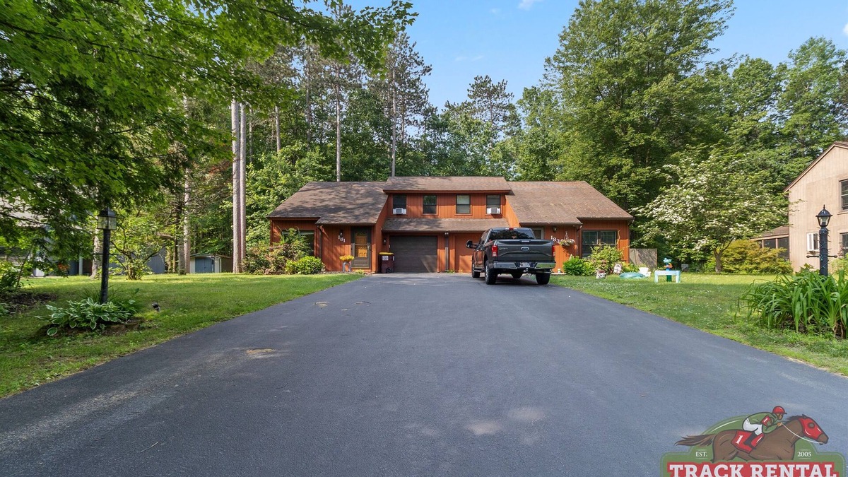 Malta House | Charming 2BR Townhome – Minutes to Saratoga & Nature