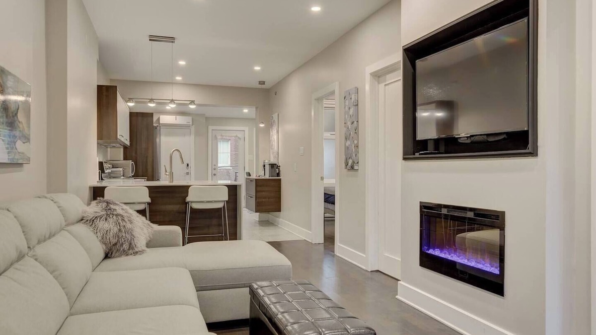 Mile End House | Charming 2BR townhouse w. Parking in Quiet Neighbourhood