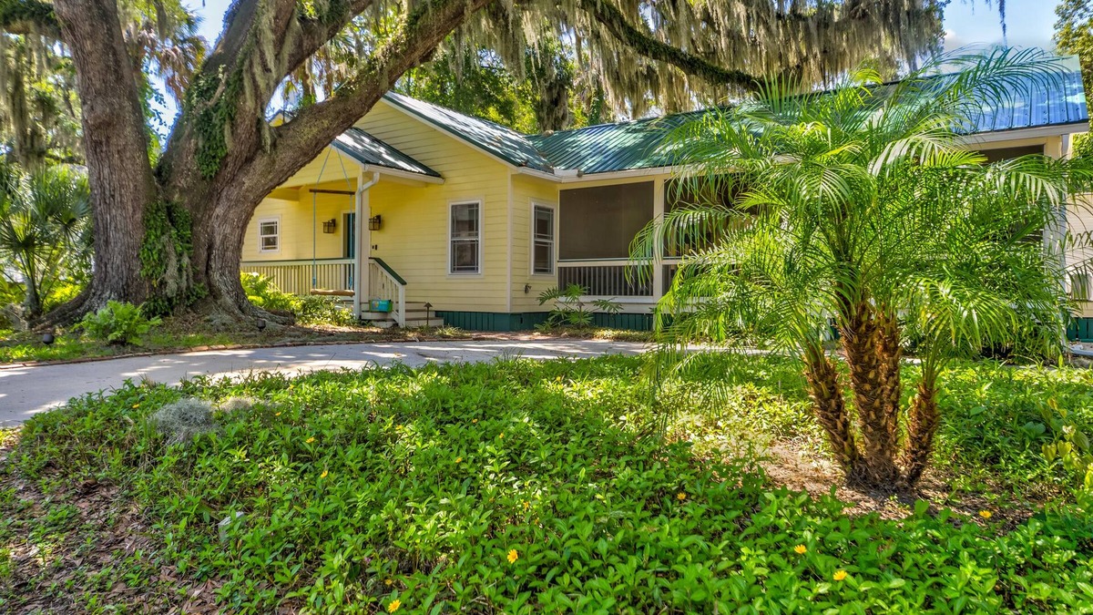 St. Augustine Cottage | Charming 2BR Uptown Cottage - Artsy & Vibrant!