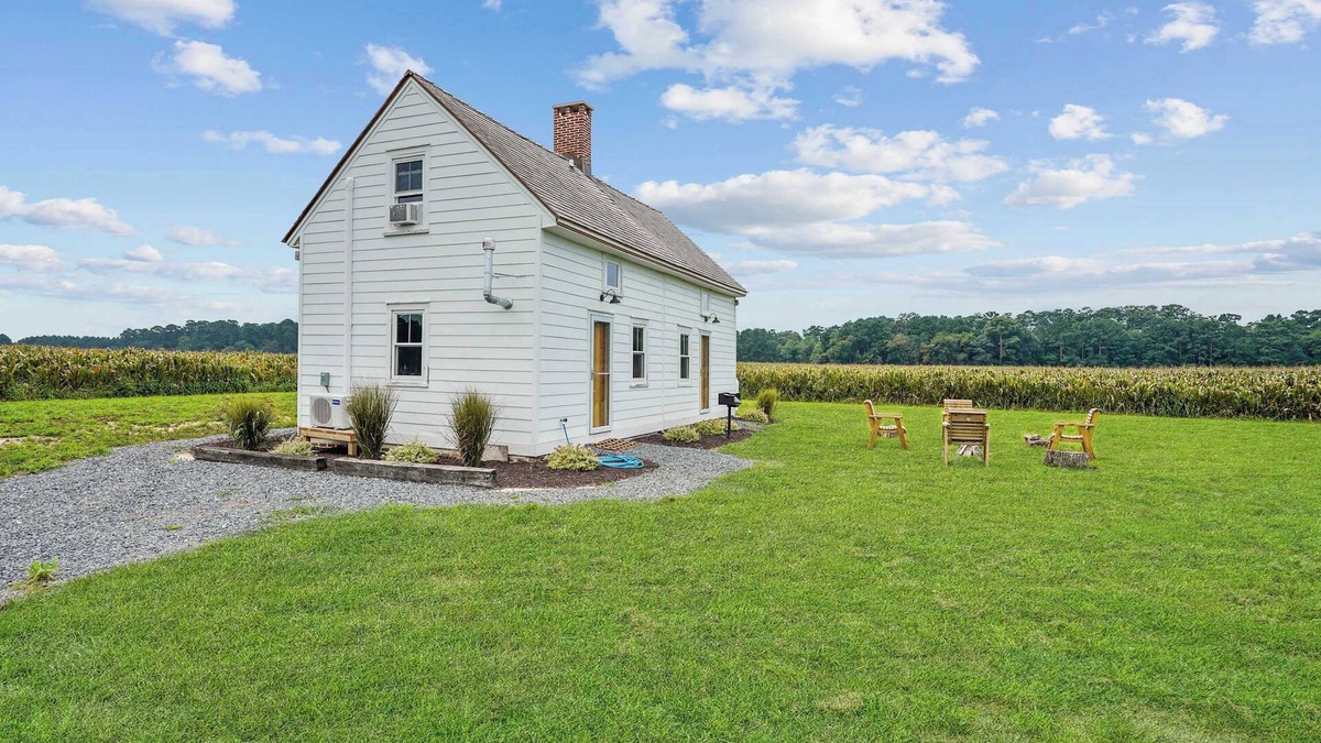 Locustville Cabin | Charming 2BR w/Fire Pit on Farm | 10 Min to Wharf