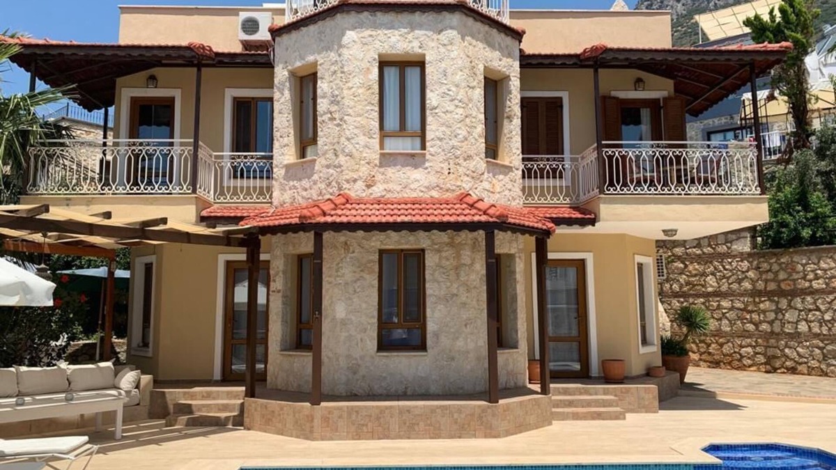 Kalkan House | Charming 3/4 bedroomed Villa with private pool and stunning rooftop terrace