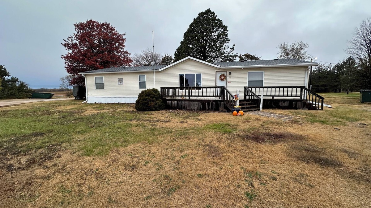 Inavale House | Charming 3-bdrm house with AC & WiFi in Northbranch Kansas, Northcentral Kansas