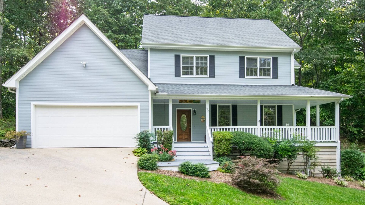 Hendersonville House | Charming 3 Bdrm Home w Mountain View, Near Wineries & Downtown