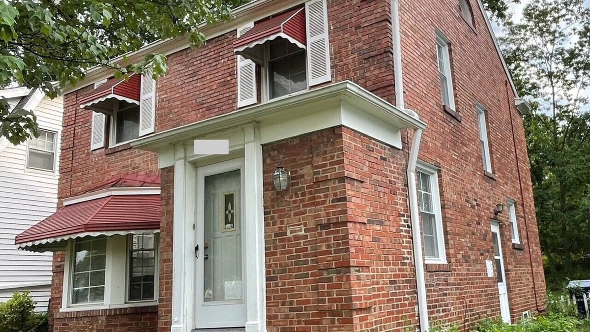 University Heights House | Charming 3 bed/2 bath whole house with 1.0 GB WiFi, TV in LR and each bedroom
