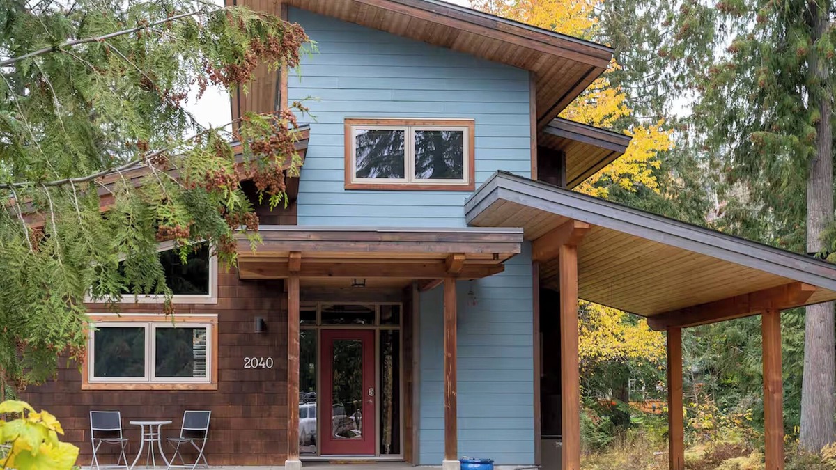 Revelstoke House | Charming 3 Bed, 2.5 Bath Timberframe Home
