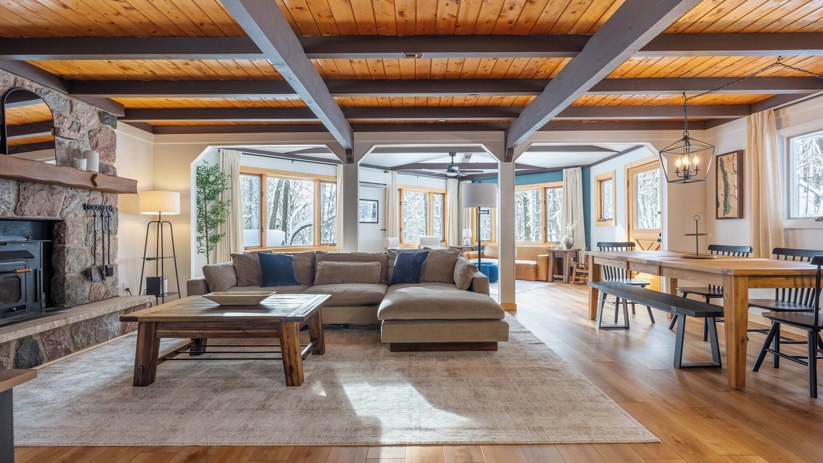 Bellaire Ski Chalet | Charming 3 bed/2.5 bath Northern MI Retreat at Schuss Mountain