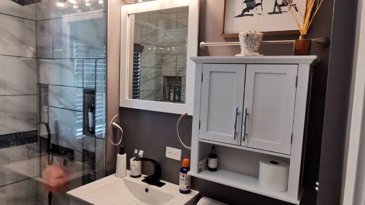 Springfield House | Charming 3 bed/2 bath town home with gorgeous back yard