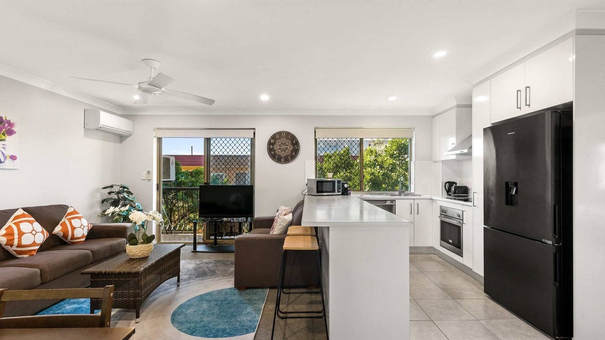 Nundah Apartment | Charming 3-bed Apartment near Local Shops