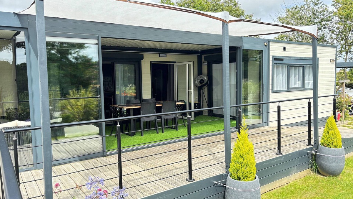 Sainte-Foy Ski Chalet | Charming 3-Bed Cottage with Jacuzzi, Heated Pools & Parking, Near Sables d'Olonne