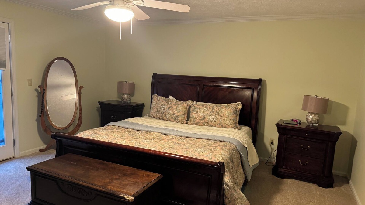 Rome House | Charming 3 bed house nestled in the woods at the base of Mt Alto.